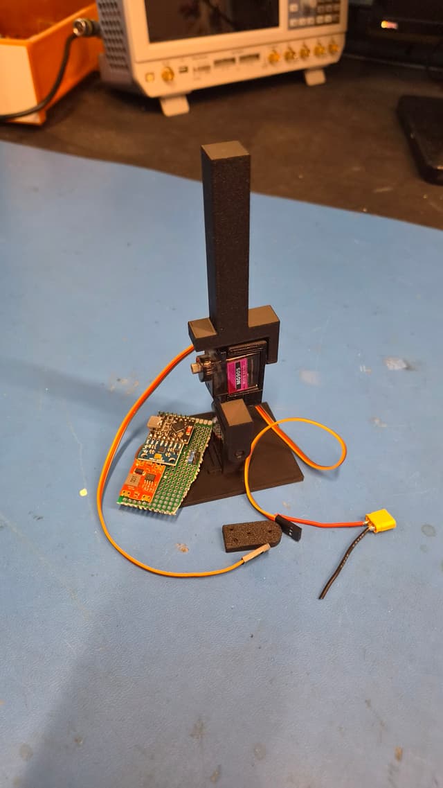 The three-link robot with two MG90S servos
